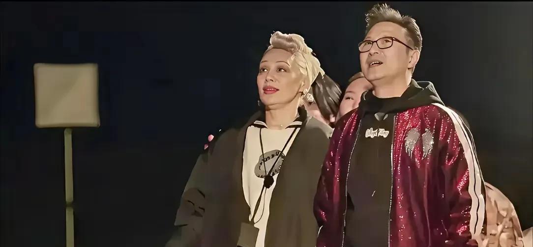 皮裤汪这家伙，“种猪”都得拜他为师，真是男人的楷模啊！和国际章离婚不到半年就搭上