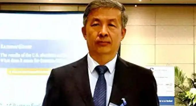 “请向美国投降，别闹了！”2018年中美贸易战刚开打时，中国专家马臣说：中国赶紧