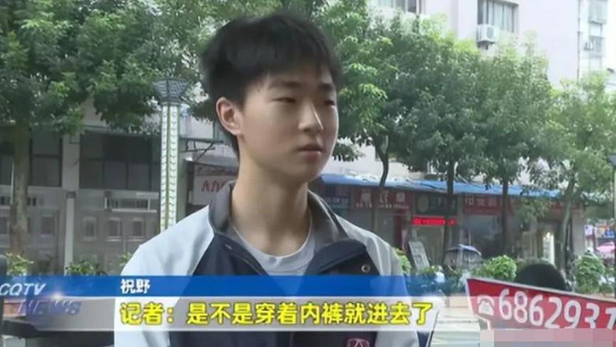 连续2年全区羽毛球第一的18岁小伙冲进火场救独居夫妻俩，却让小伙社死全网