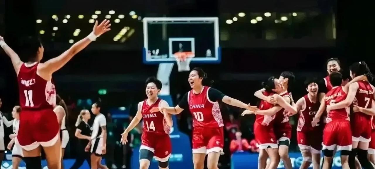 #中国女篮如何避免实力下滑#2025年亚洲杯第三名的成绩，让中国女篮站在了十字路