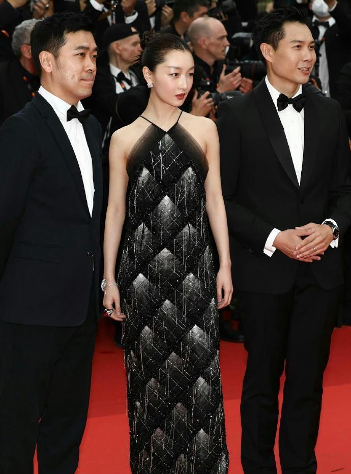 周冬雨的六套 Louis Vuitton 特别定制 ～
2023.5    戛纳