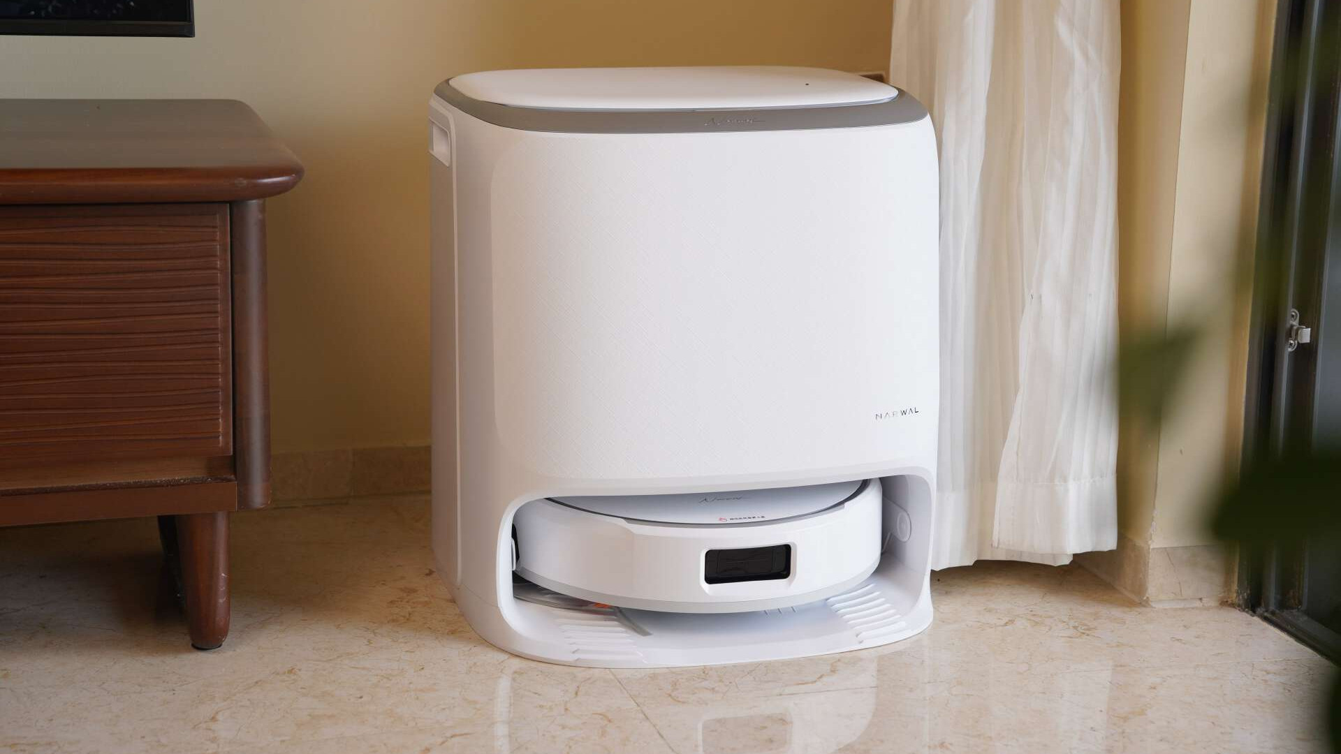 履带式洗地，还能识别脏污？云鲸J6扫地机器人别太离谱！智能洗地时代终于来了！