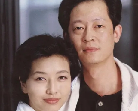 有一次，江珊被问：“你和王志文合作这么多戏，烦了没？”她哈哈一笑，一句话暴露了和