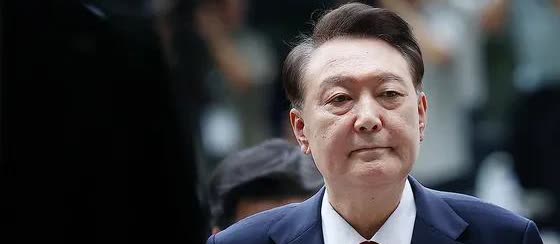 26日韩国共同民主党议员李素英呼吁审判机关，对连续三次缺席内乱案件审判的前总统尹