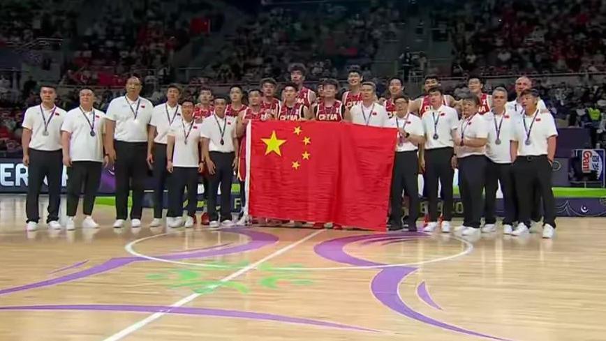 胡明轩堪比胡卫东，打硬仗能力现役第一，除了辽迷没人再黑他