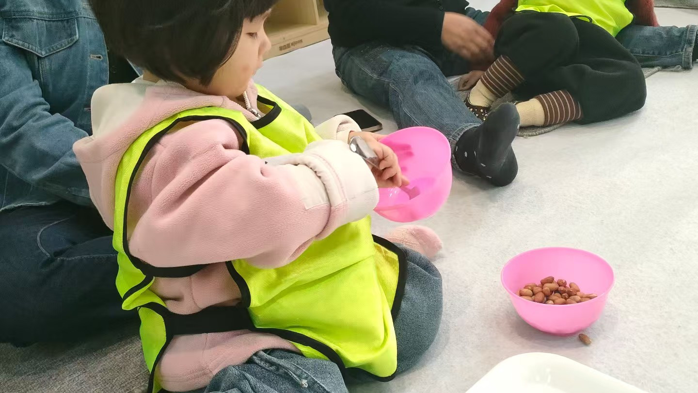 新手家长处理3岁幼儿抢玩具的方法