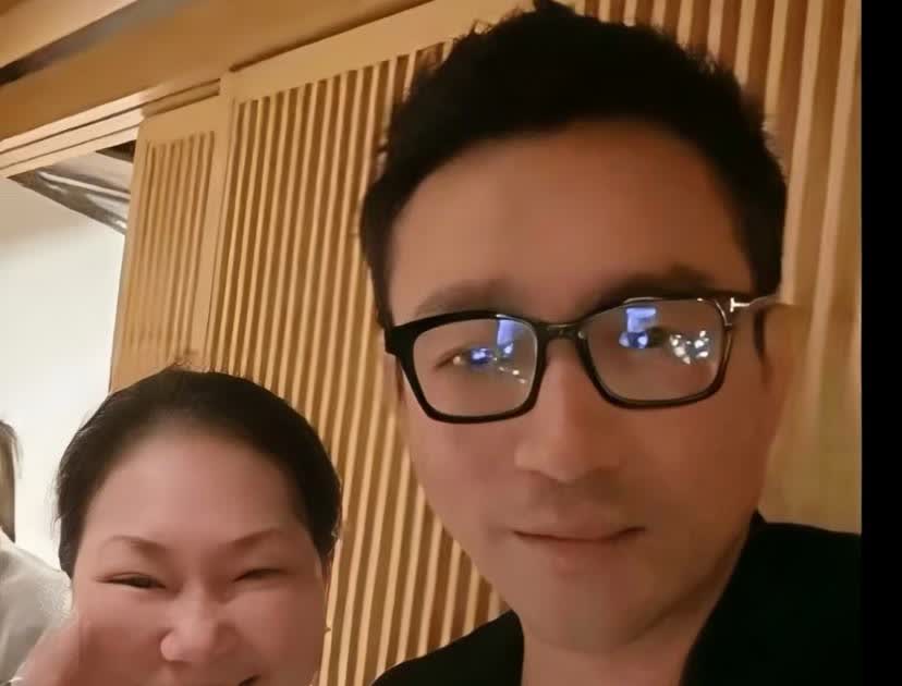 汪小菲刚刚结束618的好成绩

S妈黄春梅火速又给汪小菲刷来了流量

肯