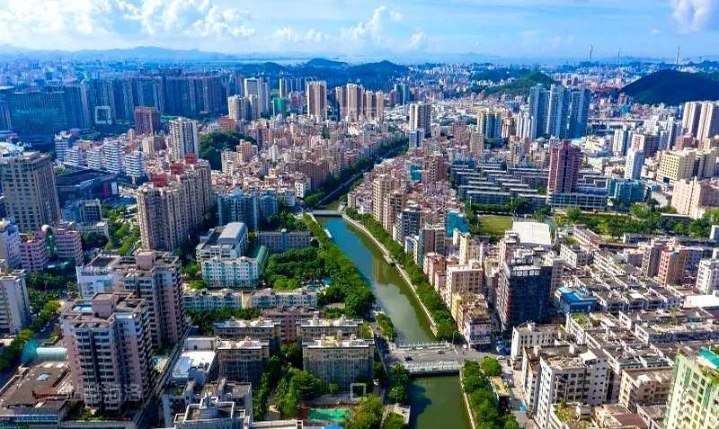 今天跟一个以前做外贸的同事讨论东莞虎门镇，他说这次镇域经济500强评选，东莞长安