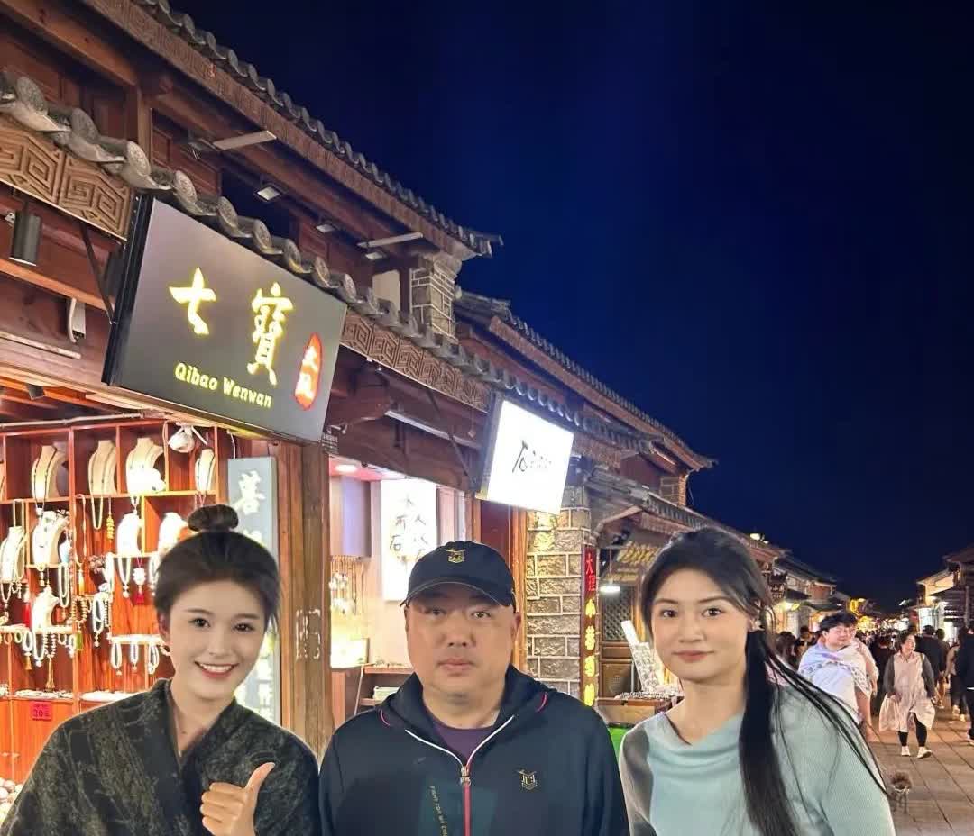 网友在大理偶遇了刘国梁，
肉眼可见的憔悴，
但心情似乎不错！
有人说：刘国