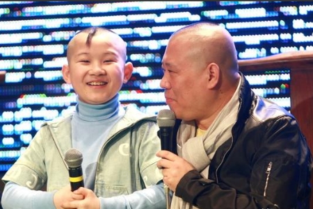 2009年，郭德纲收陶阳为徒，遭到京剧界的怒批：“这孩子是京剧天才，你却教他说相