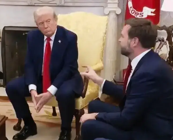 美国两位大人物总统和副总统在争吵时，这就像是两个壮汉在一个瘦小男子面前争吵，两个