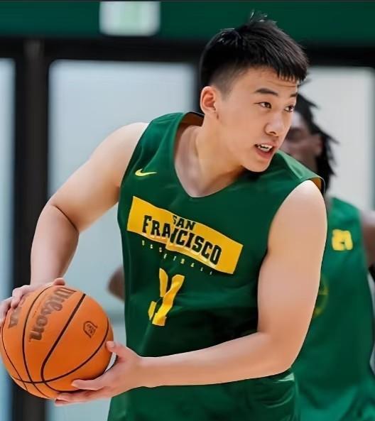 恕我直言！王俊杰在通过一场NCAA比赛，让张镇麟在男篮位置不稳，曾凡博也会感到压