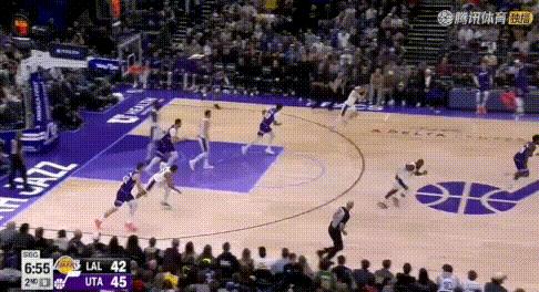 老邦菜——詹姆斯空接未成，不退防1打0暴扣！
哈哈，这球都扣不进是真老了（前面几