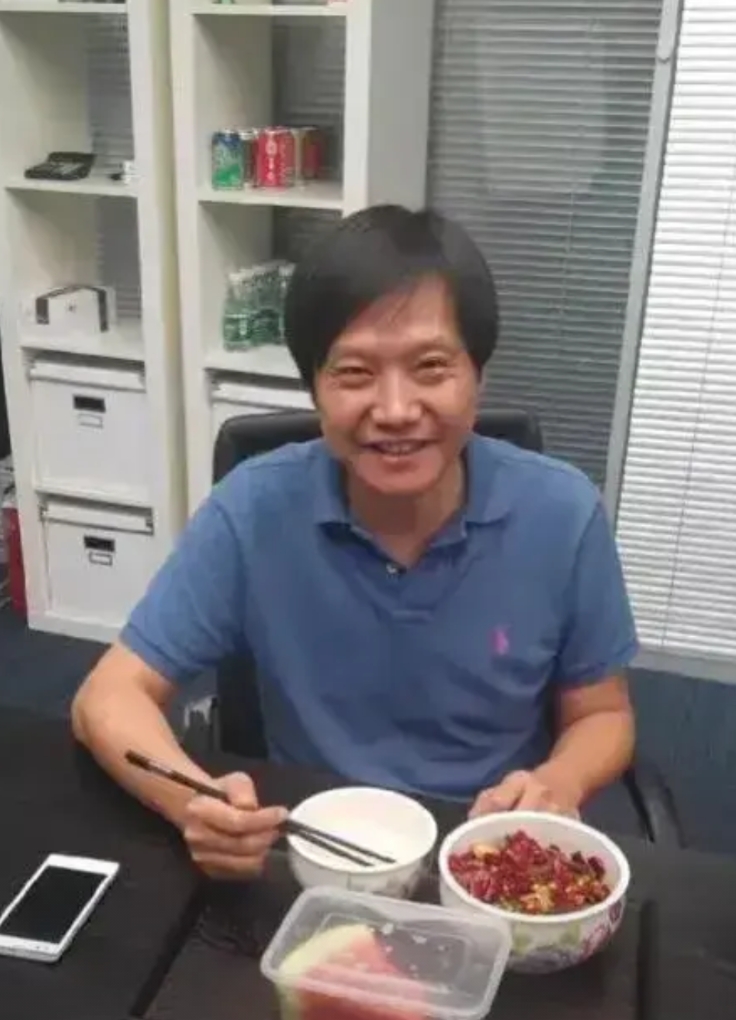 一位博主对雷军的评价非常准确，雷军其实不是天才，但他是一块试金石。
雷军或小米模