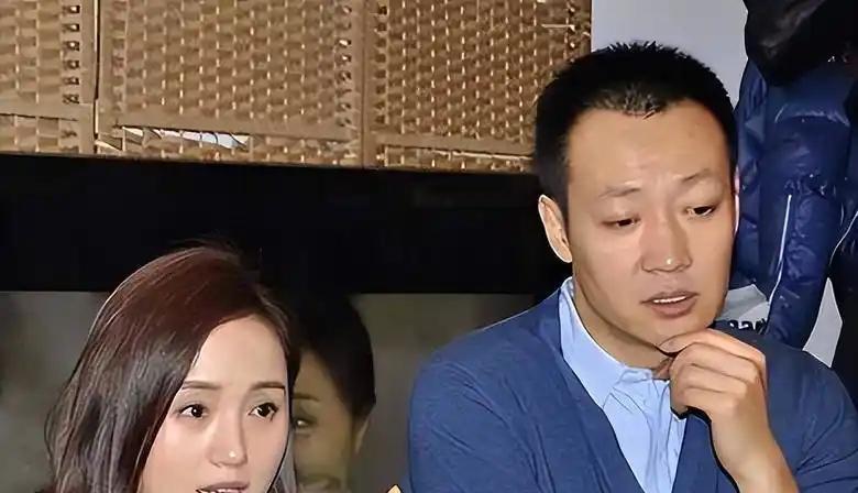 2006年，朱媛媛和辛柏青结婚。一次聚餐，辛柏青喝高了，搂着李乃文的脖子直嚷嚷: