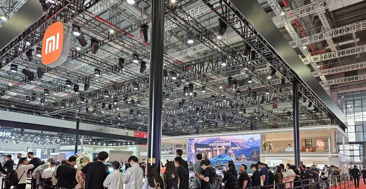 车展才刚刚开始，小米就在排大队了【来自懂车帝车友圈】