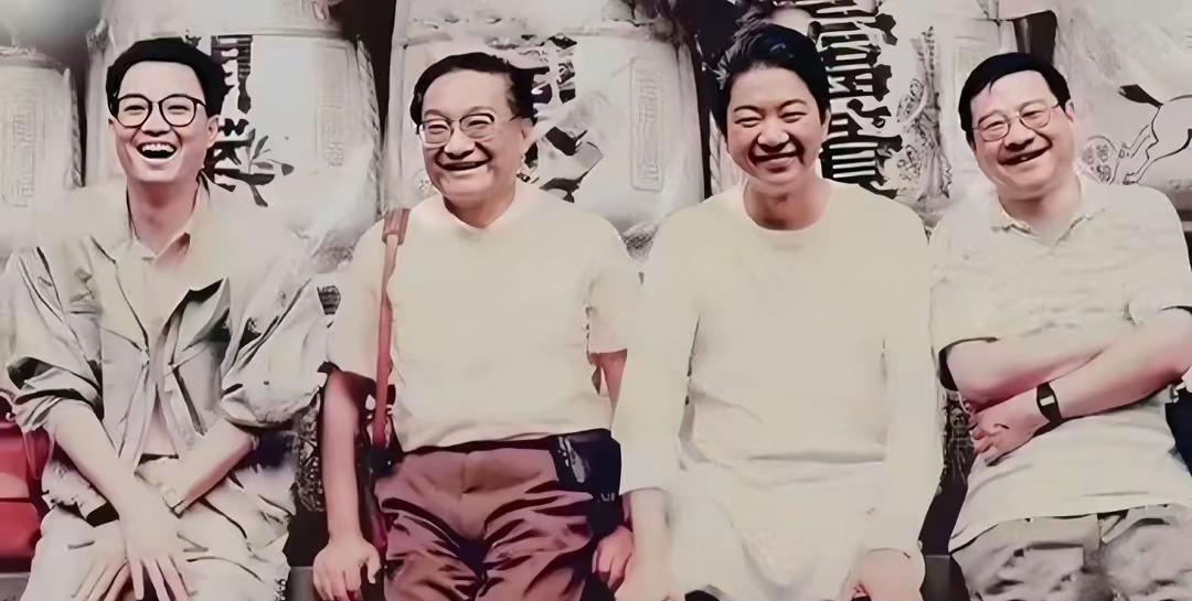香港四大才子，都是靠作品征服观众！
金庸，倪匡，蔡澜，黄沾。
金庸作品，飞雪连天