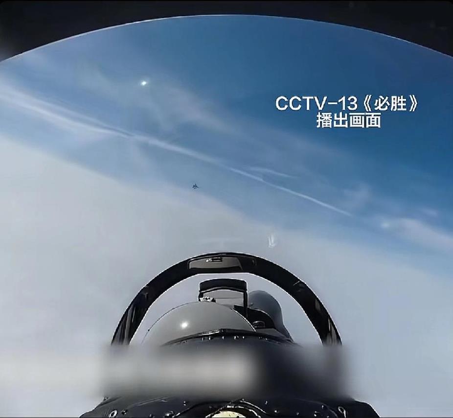 美指挥室：对方来了多少架战机？
F35：至少两架？
美指挥室：雷达看到了吗？
F