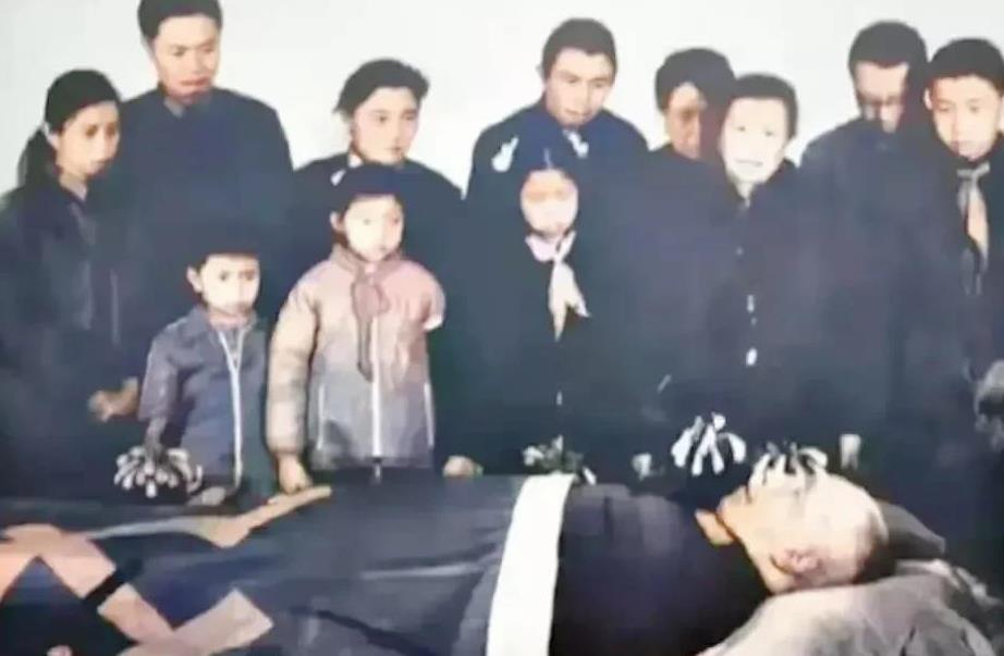 1984年2月5日，77岁的粟裕将军，在解放军总医院的病床上，平静地闭上了双眼。