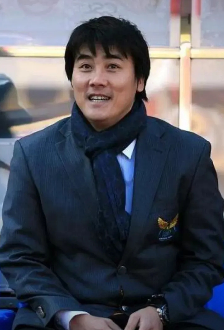 都是人情世故啊☞李明亲自出面运作其子李嗣镕加盟天津津门虎。于根伟也打算送个顺水人