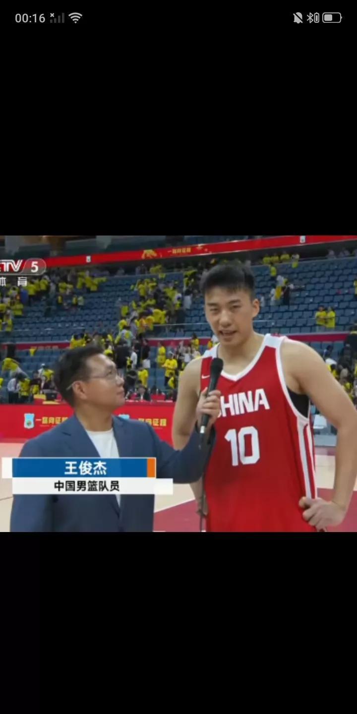 经过与委内瑞拉队两场热身赛，中国男篮除了赢得比赛胜利外，最大收获是大前锋王俊杰的