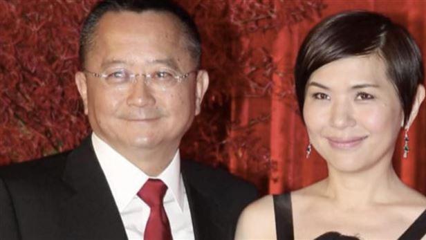 张清芳罕晒三代同堂照，91岁母亲不显老仍能下厨，17岁次子好高挑