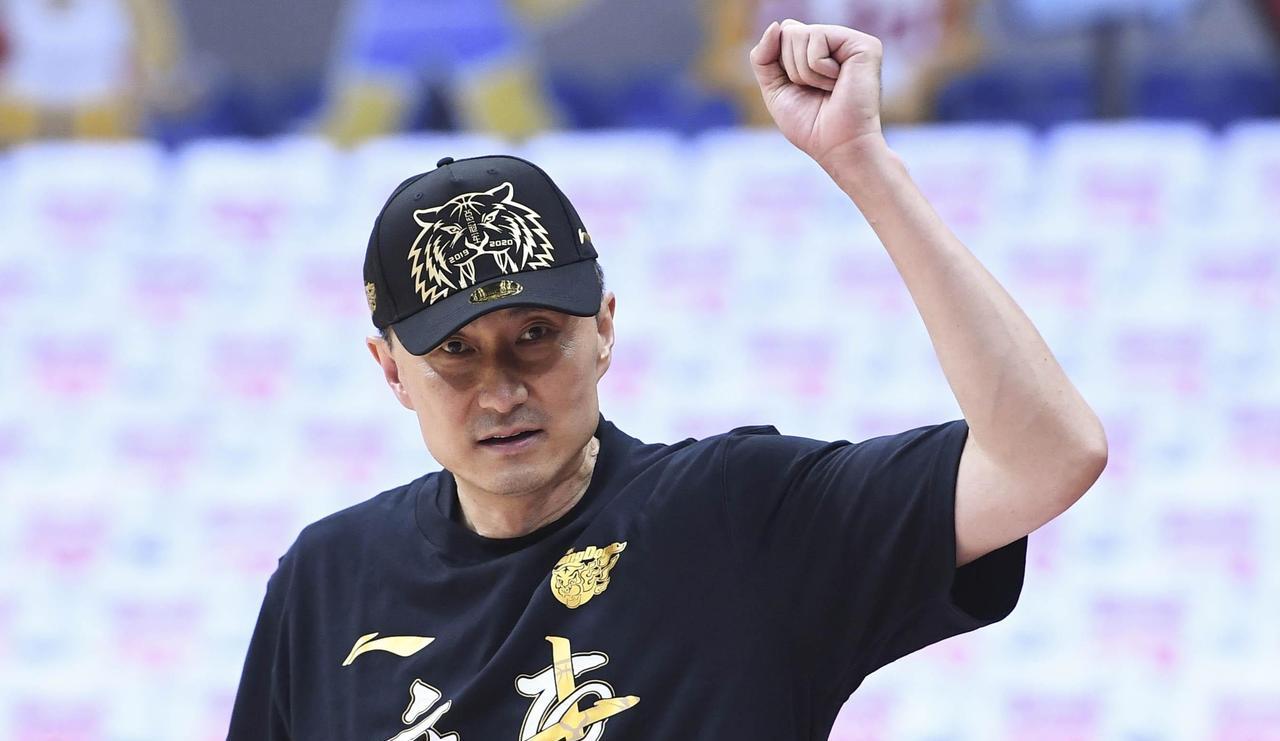 杜锋非夺冠不可！
杜锋今天在广州参加活动时表示：广东男篮成人组名单至今还没有确定