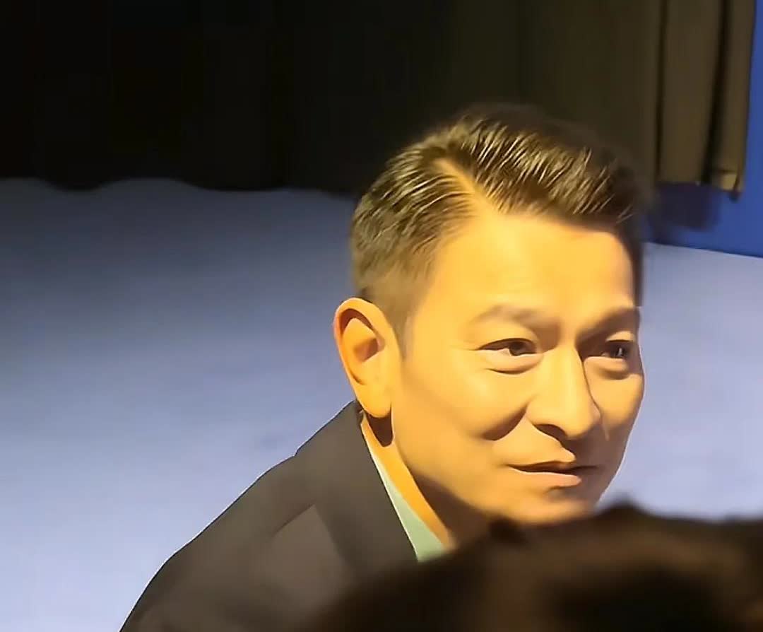 刘德华能够长红是有原因的，一个细节让大家更加喜欢他！

最近，他在线下参加一