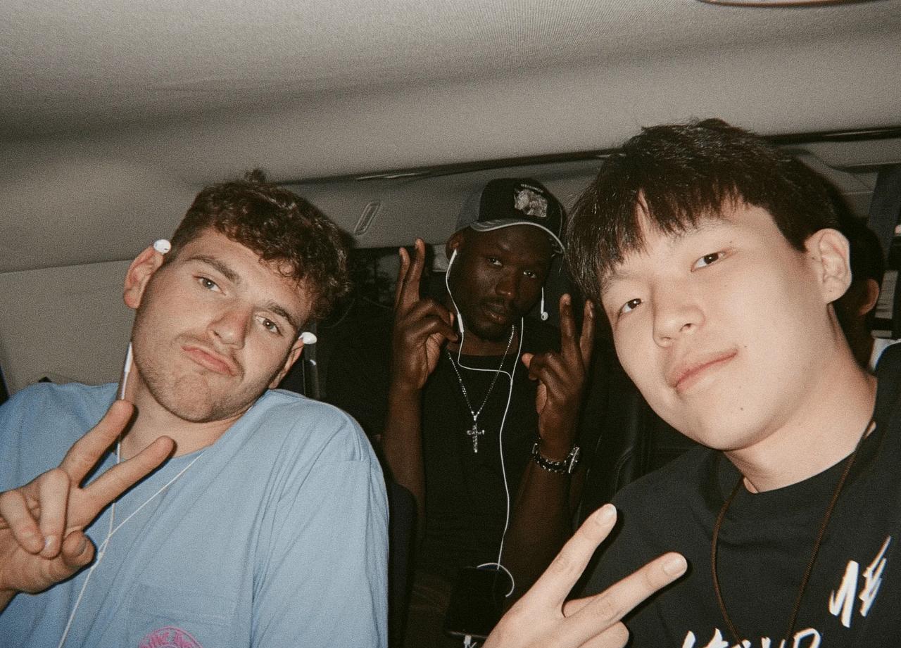 开拓者三大中锋比耶，杨瀚森最帅，克林跟里斯也在
开拓者三大中锋玩的很开心，杨瀚森
