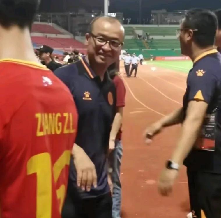 本周六中甲联赛广西平果队对阵江苏南通支云队，其实这两支足球队都是广西的足球队，都