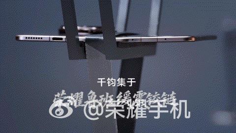 敢比最抗造的折叠屏吗？
8.8mm全球最薄的厚度，能吊起来150斤沙发，荣耀Ma