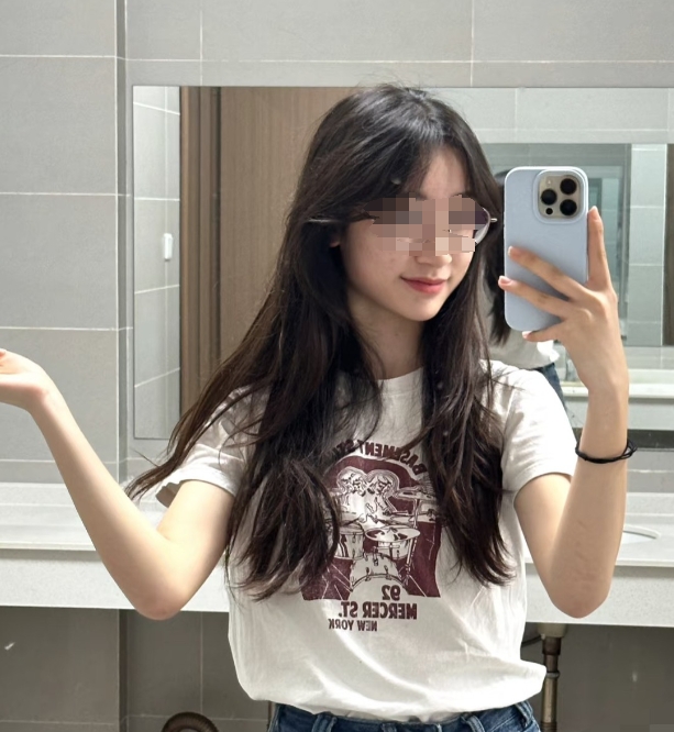五一回家向妈妈借钱，失败了。
今天和老妈子坦白了我的窘境!一个月房贷+车贷还小一