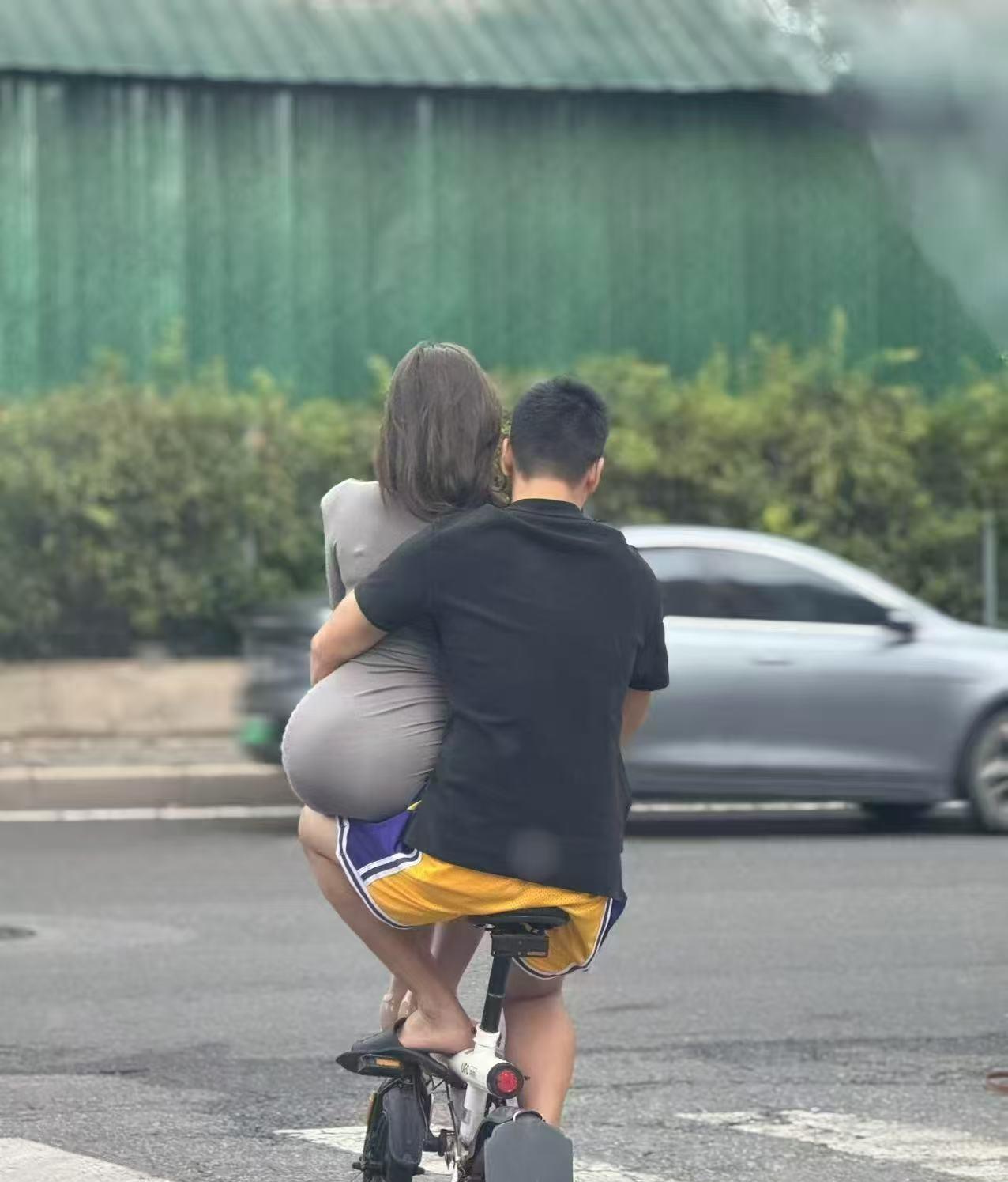 这属于严重超载了吧？ 