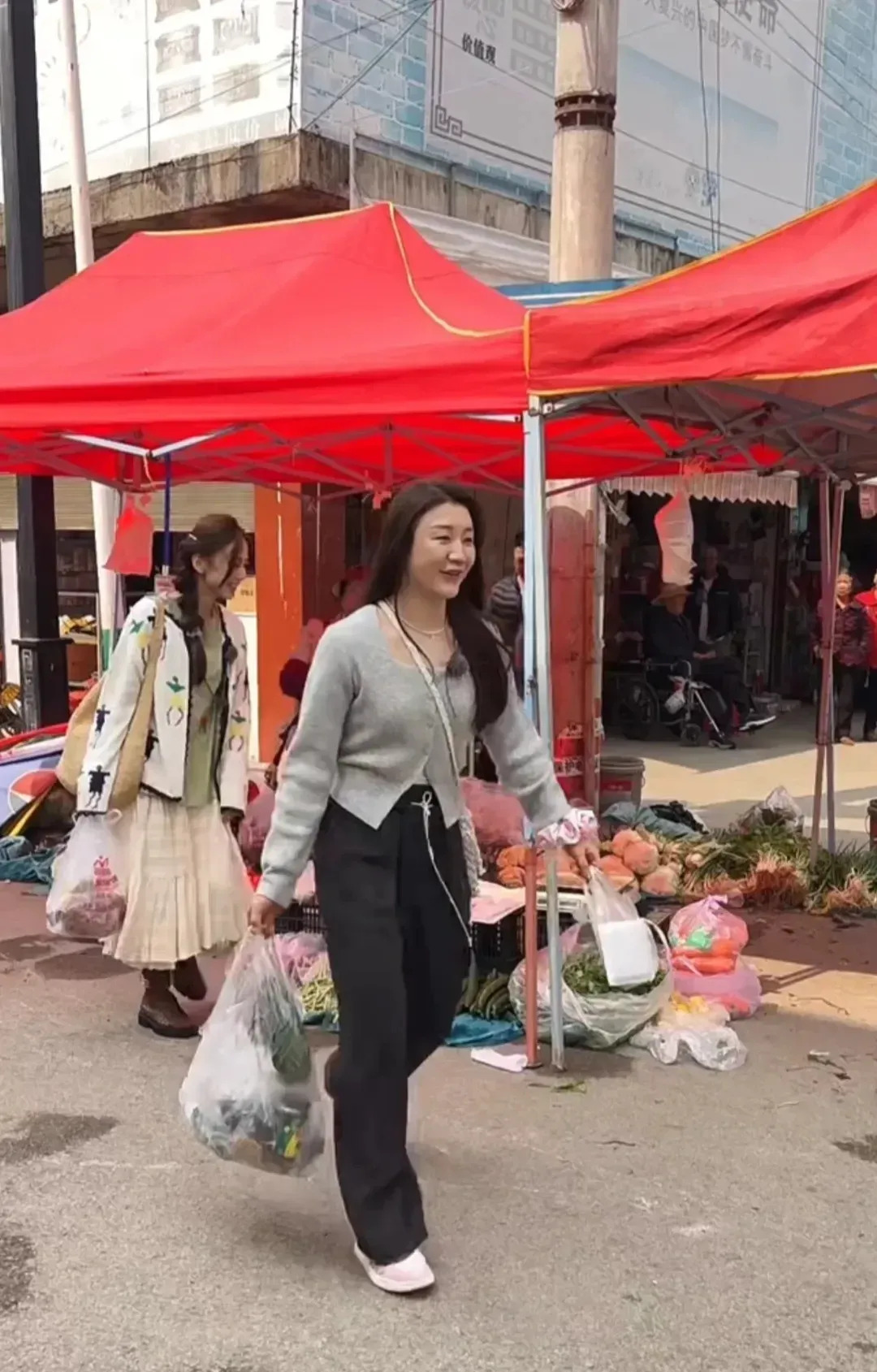 明星综艺买菜引热议











到底发生了什么？是什么样的场面？让网友