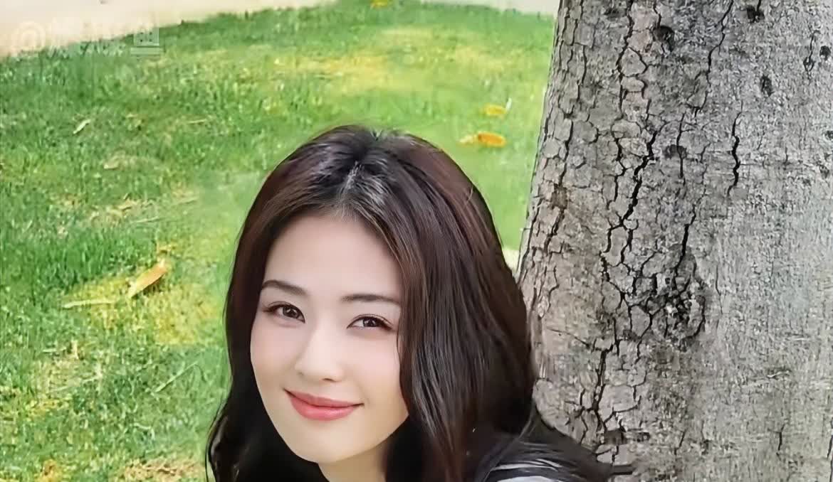 别再被白鹿骗了，
这才是真实的白鹿。

曾舜希曾经在采访中说：开戏到现在，