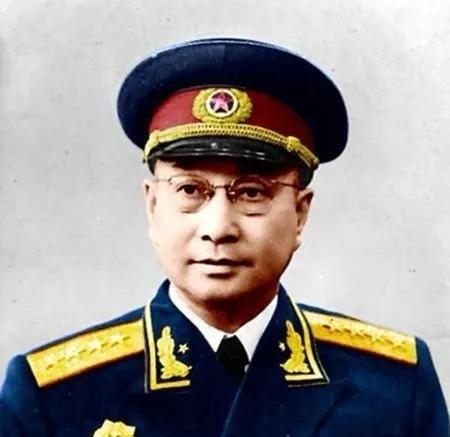 1952年，陈赓找周总理汇报工作，刚好周总理外出，等了几个小时后，陈赓饿了，就自
