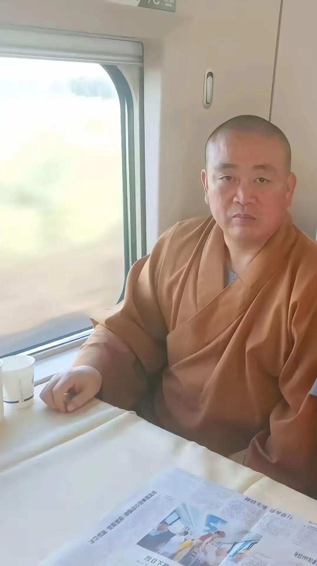 大家一定要记住
在这个世界上
绝大部分有名的人
有头有脸的人
大部分都是坏人