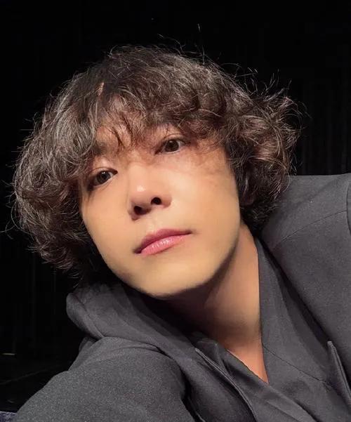 李洪基自曝患罕见疾病化脓性汗腺炎
近日，韩国男星李洪基在综艺节目中自曝患罕见疾病