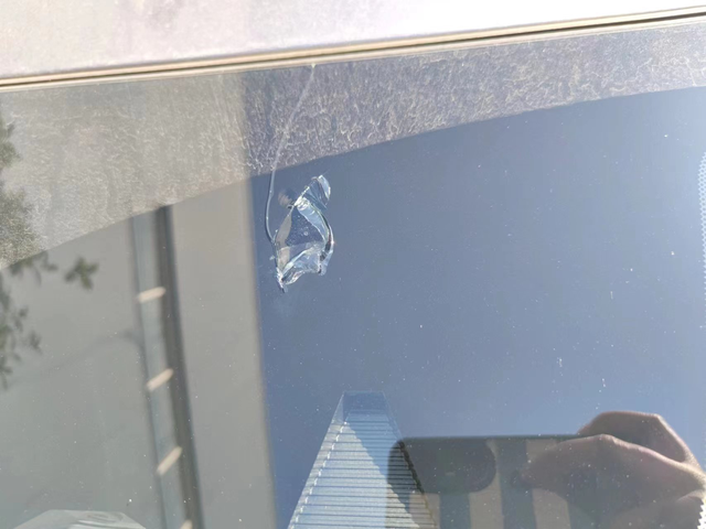 买回来后出现好多质量问题
车辆买回来后，第二天出现随车充电枪充电器故障无法使用，