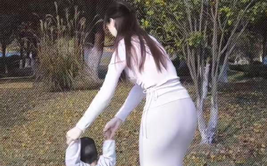 结婚十一年生六个娃，六个娃都和丈夫没有血缘关系，妻子大言不惭：他们都叫你这么多年爸爸了，你还想怎样