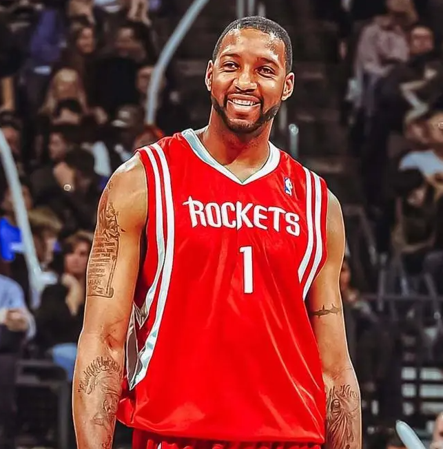 近日众多NBA球员纷纷来到中国开启中国行活动，所到之处都是疯狂的球迷，这也引发了