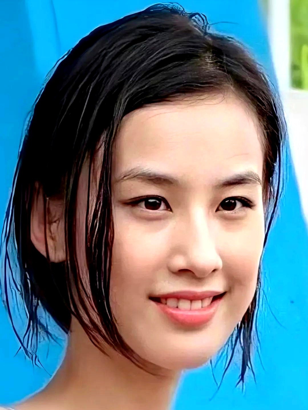 黄圣依妈妈估计又要担心了。

这姑娘刚结束一段关系，没提事业也没聊孩子，开口