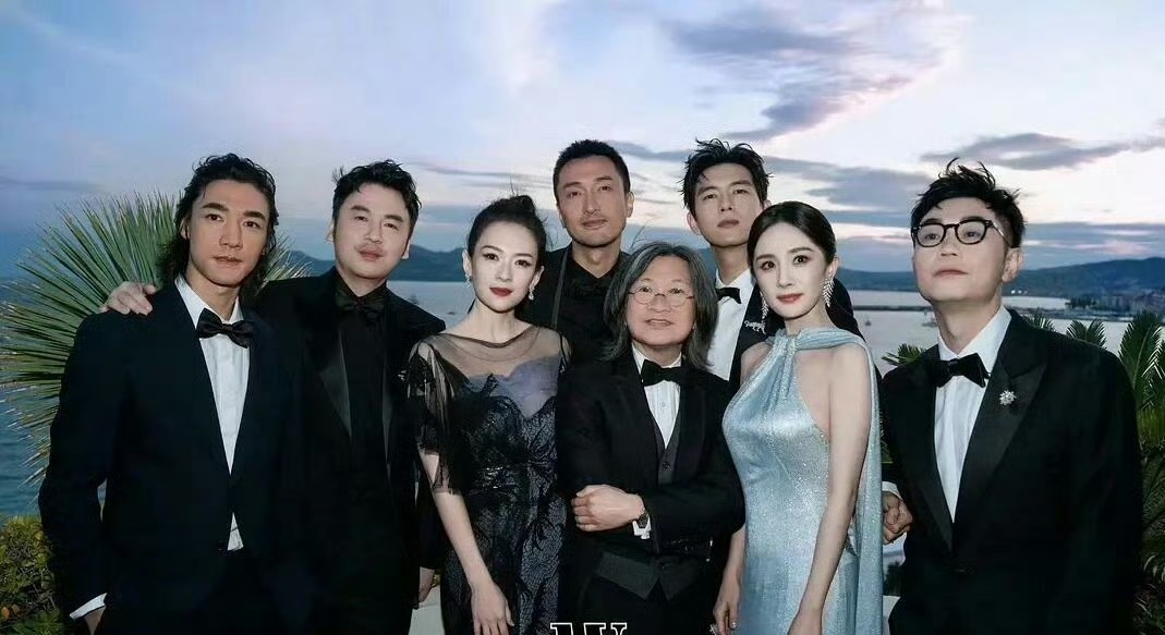 赵丽颖这下后悔了吧人还是不能飘，有空多读书不然被人明晃晃的孤立，还要被全网嘲。
