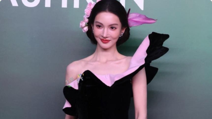 娜扎的腰，金晨的肩，杨幂的腿，VOGUE盛典女星们的性感，终于不藏了