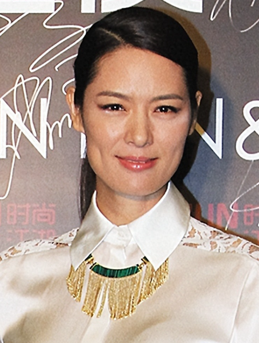 被出轨后逆袭！她从家庭主妇到身家过亿，前夫和小三惨了