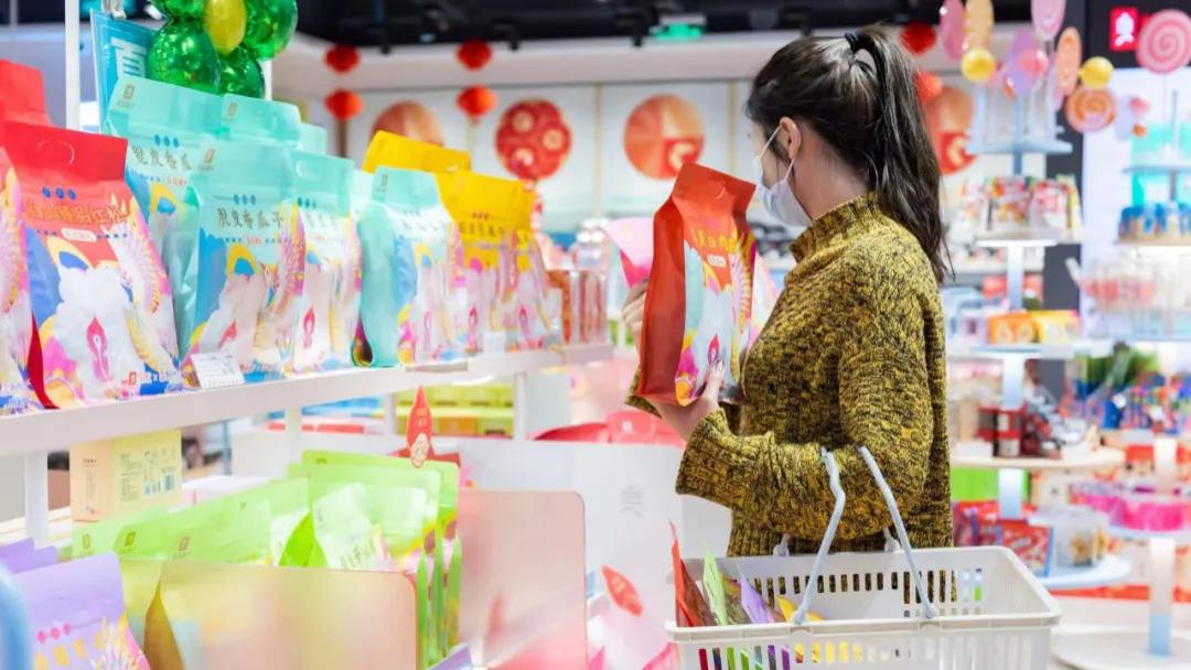 良品铺子2025预亏最多1.6亿，它还能抓住零食热潮上演“绝地大反击”吗？