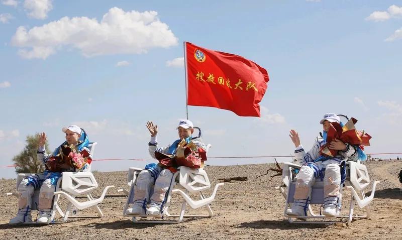 今天30日下午神舟十九号宇宙飞船将返回地面
据央视综合新闻网报道，昨天29日下午
