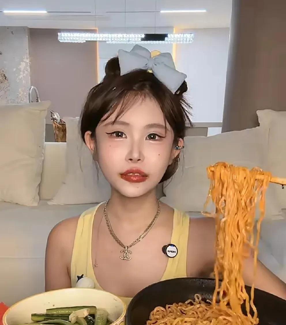 猫妹妹不再和任何人接触，害怕了，保健品最挣钱，兜里满满不是回来割韭菜的！
   