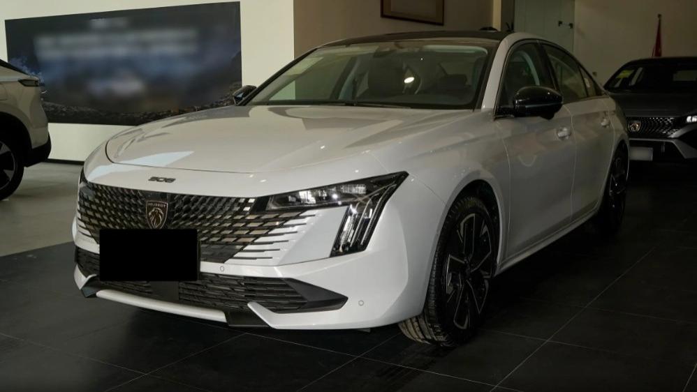 差价1.6万选低配！2025款标致508L上市，1.8T配8AT，顶配反而减配