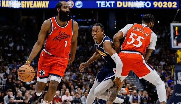 莱昂纳德39分终结者归来！NBA第一战力名不虚传，在约基奇最后阶段屡屡骗哨、甚至